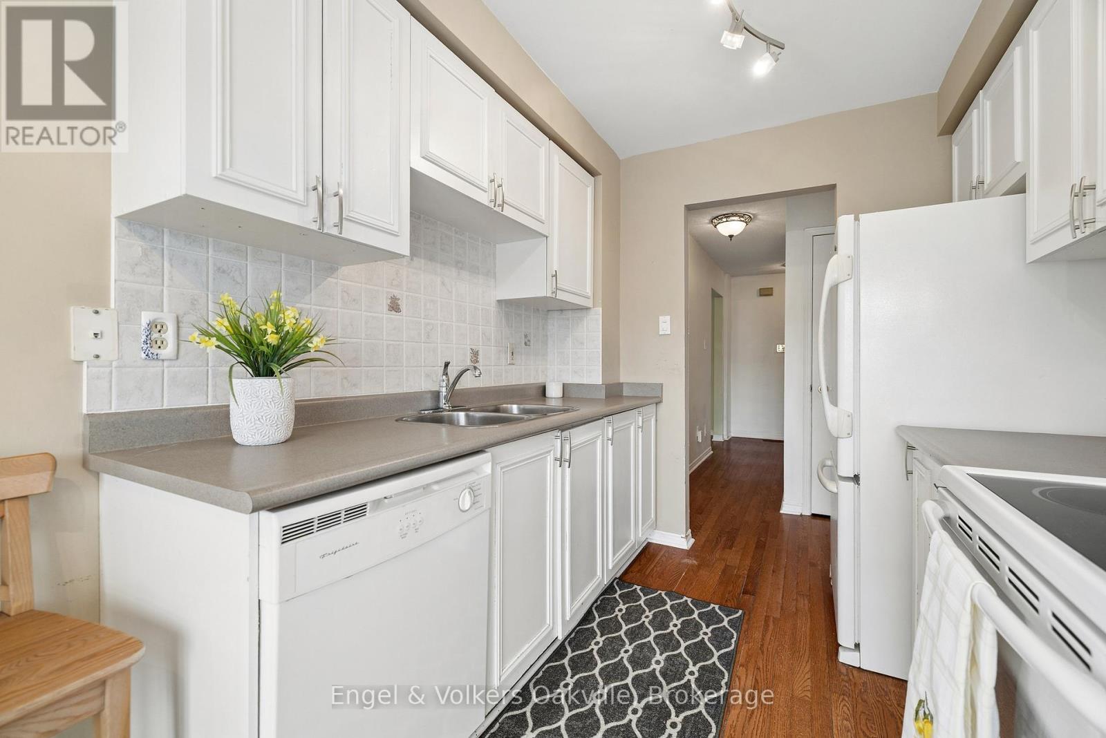 240 Ross Lane, Oakville, Ontario  L6H 5E5 - Photo 10 - W13025708