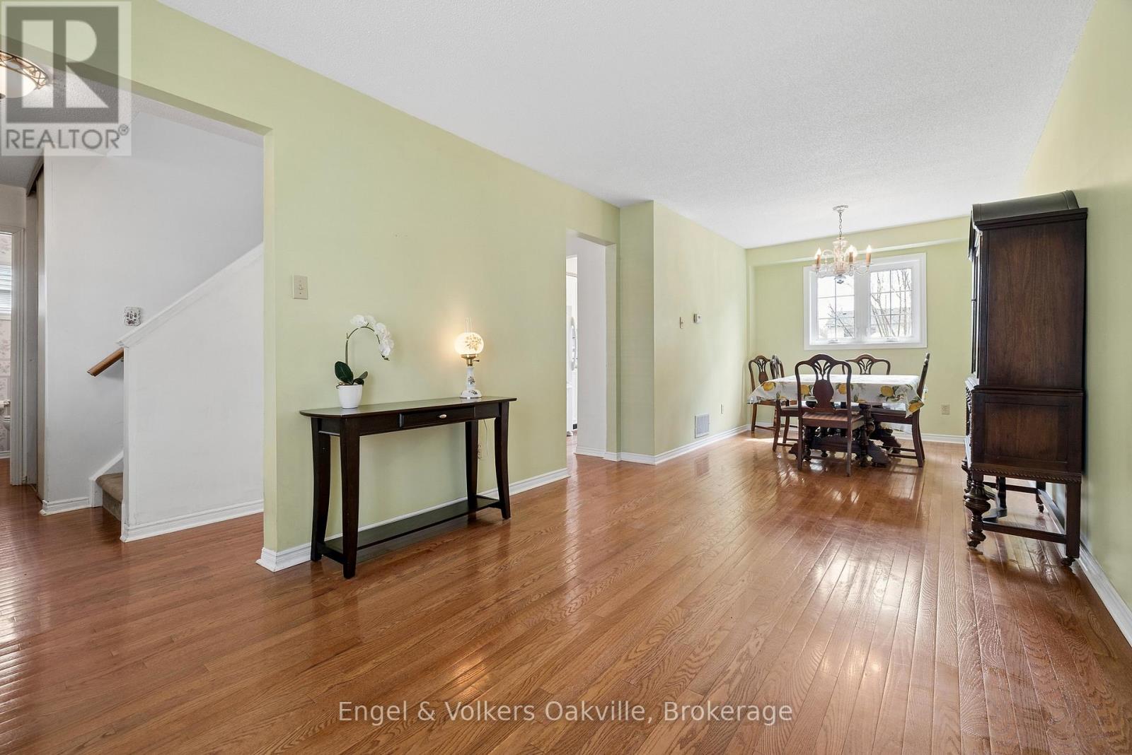 240 Ross Lane, Oakville, Ontario  L6H 5E5 - Photo 4 - W13025708