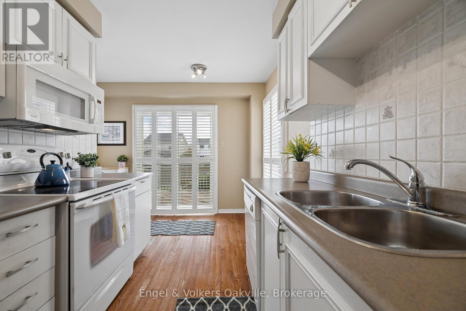 240 Ross Lane, Oakville, Ontario  L6H 5E5 - Photo 9 - W13025708