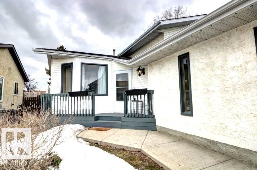 9347 175 Av Nw, Edmonton, Alberta  T5Z 2C8 - Photo 3 - E4481402