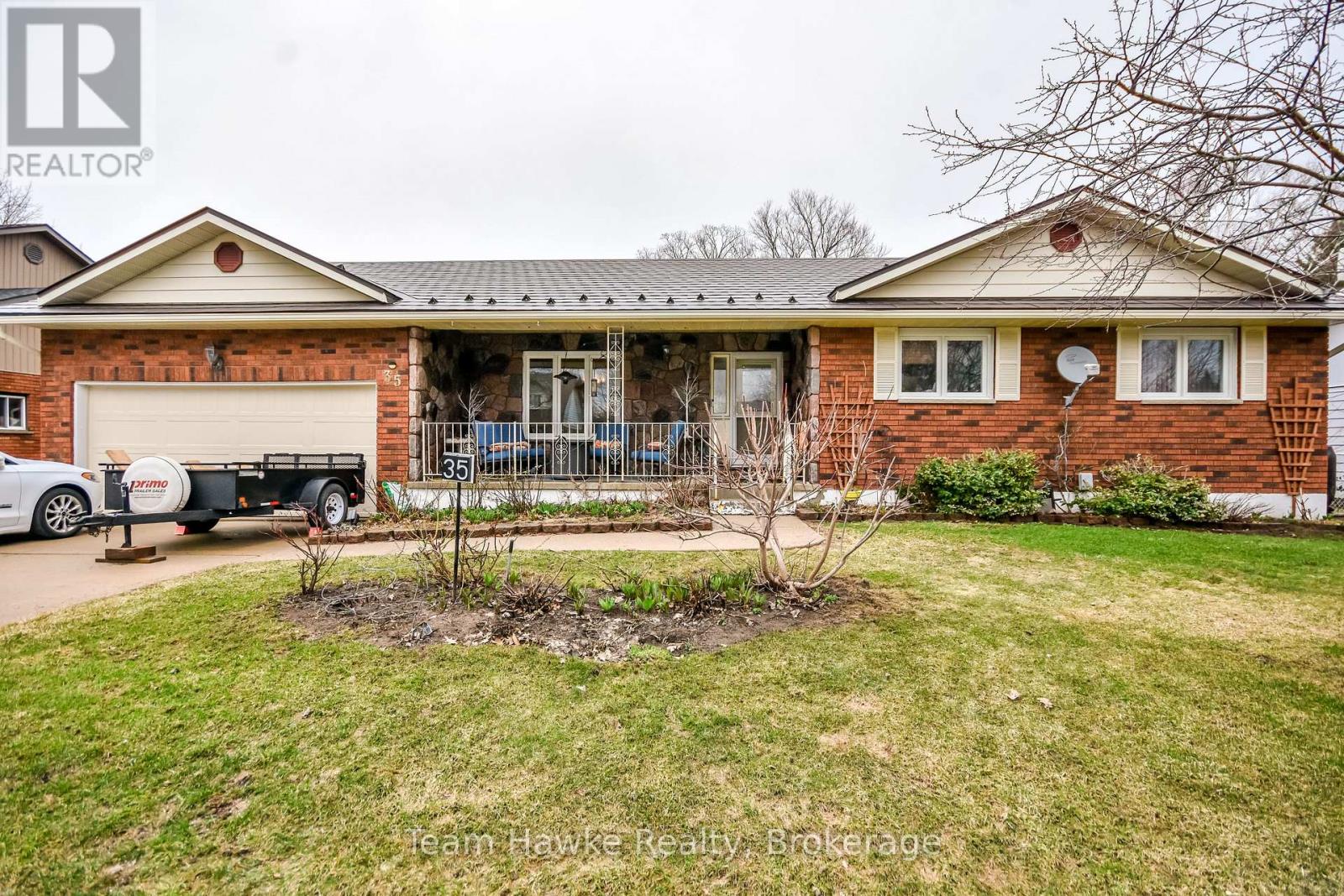 35 Brule Street, Penetanguishene, Ontario  L9M 1J1 - Photo 3 - S13025648