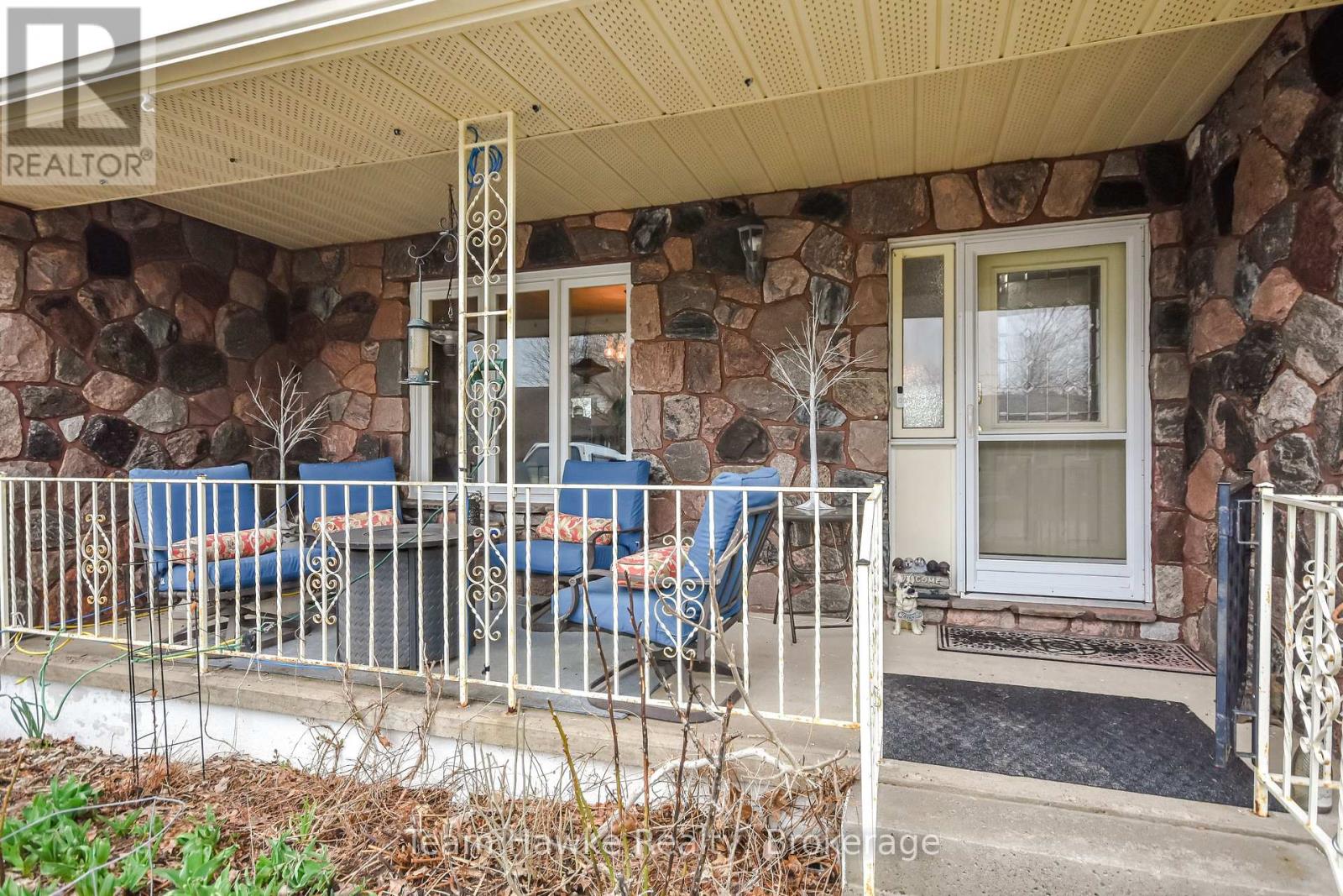 35 Brule Street, Penetanguishene, Ontario  L9M 1J1 - Photo 4 - S13025648