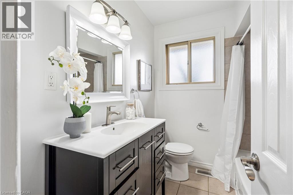 23 Knightswood Boulevard, Guelph, Ontario  N1E 3W3 - Photo 13 - 40822808