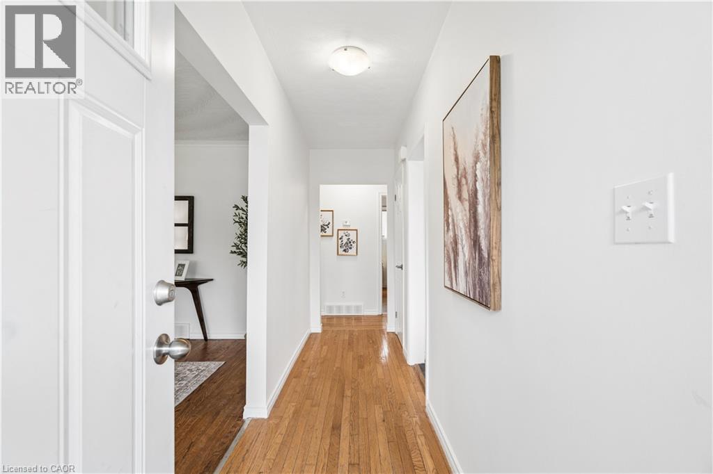 23 Knightswood Boulevard, Guelph, Ontario  N1E 3W3 - Photo 4 - 40822808