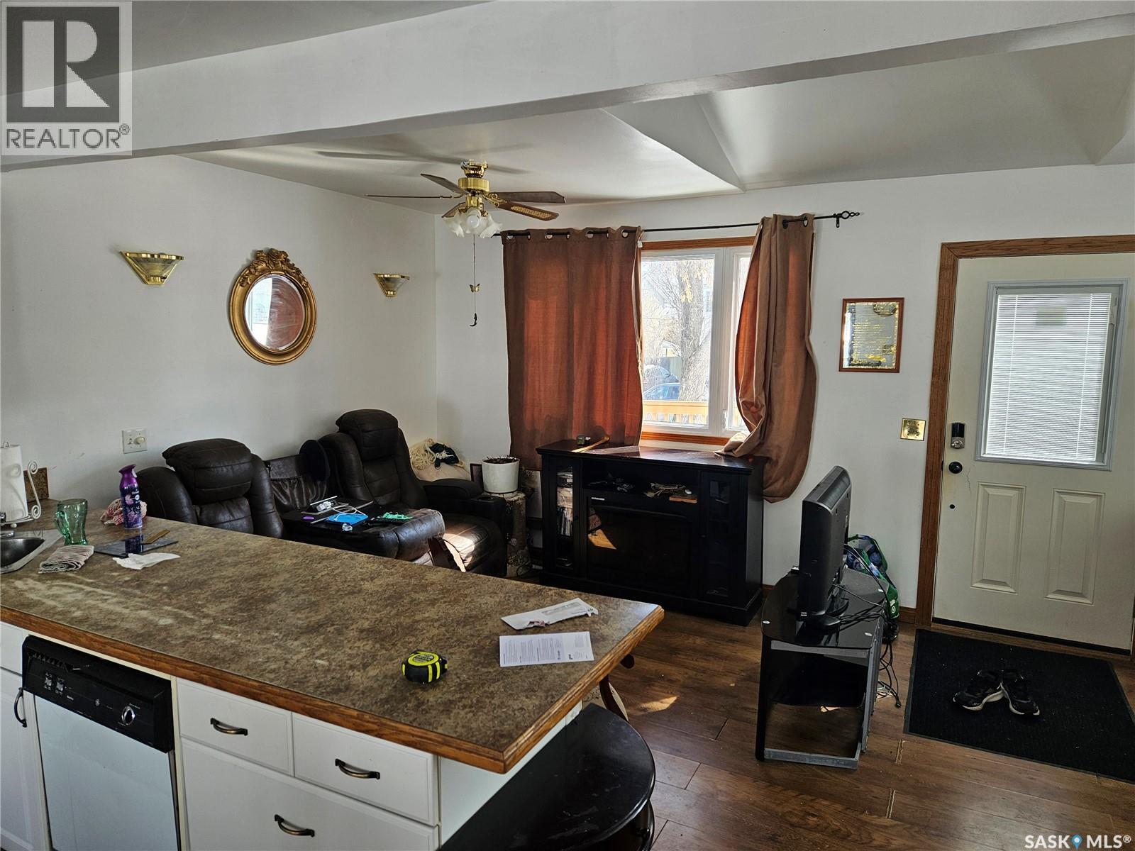 370 Arthur Street, Regina, Saskatchewan  S4R 4X2 - Photo 2 - SK033360