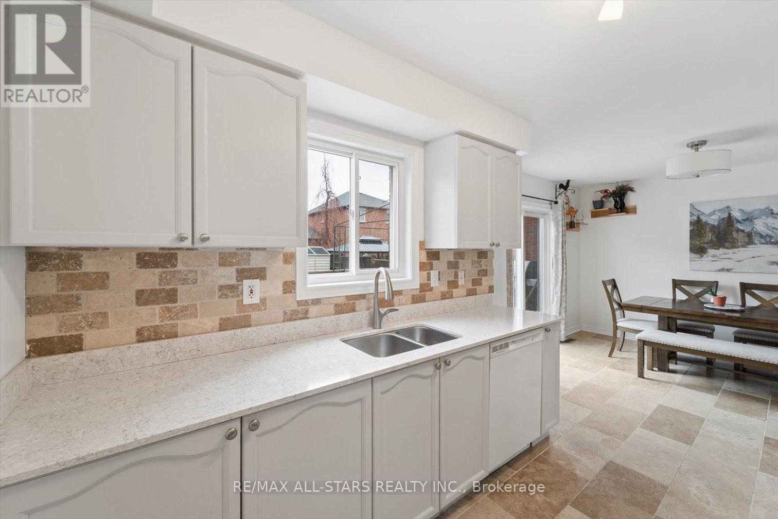 62 Reddenhurst Crescent, Georgina, Ontario  L4P 4G2 - Photo 16 - N12877386