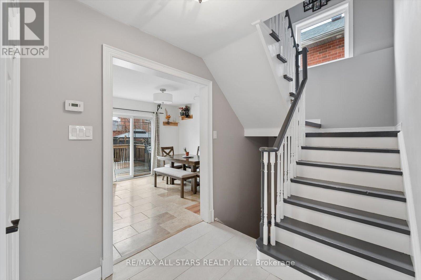 62 Reddenhurst Crescent, Georgina, Ontario  L4P 4G2 - Photo 17 - N12877386