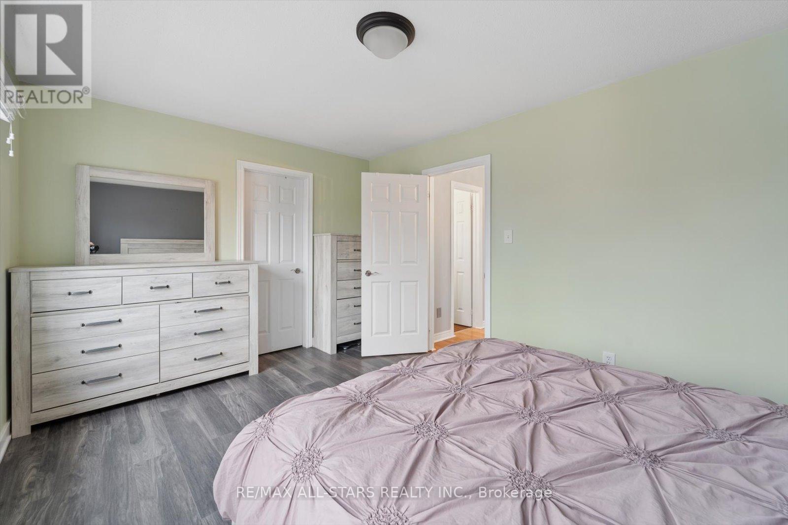 62 Reddenhurst Crescent, Georgina, Ontario  L4P 4G2 - Photo 19 - N12877386