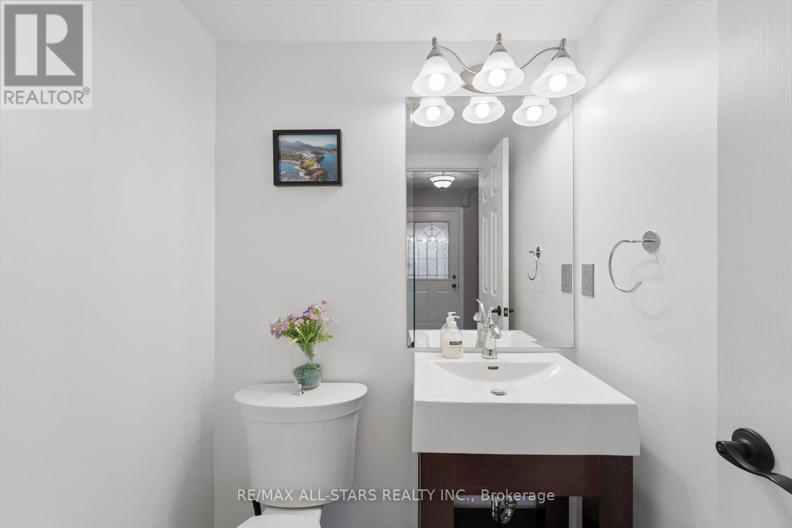 62 Reddenhurst Crescent, Georgina, Ontario  L4P 4G2 - Photo 8 - N12877386