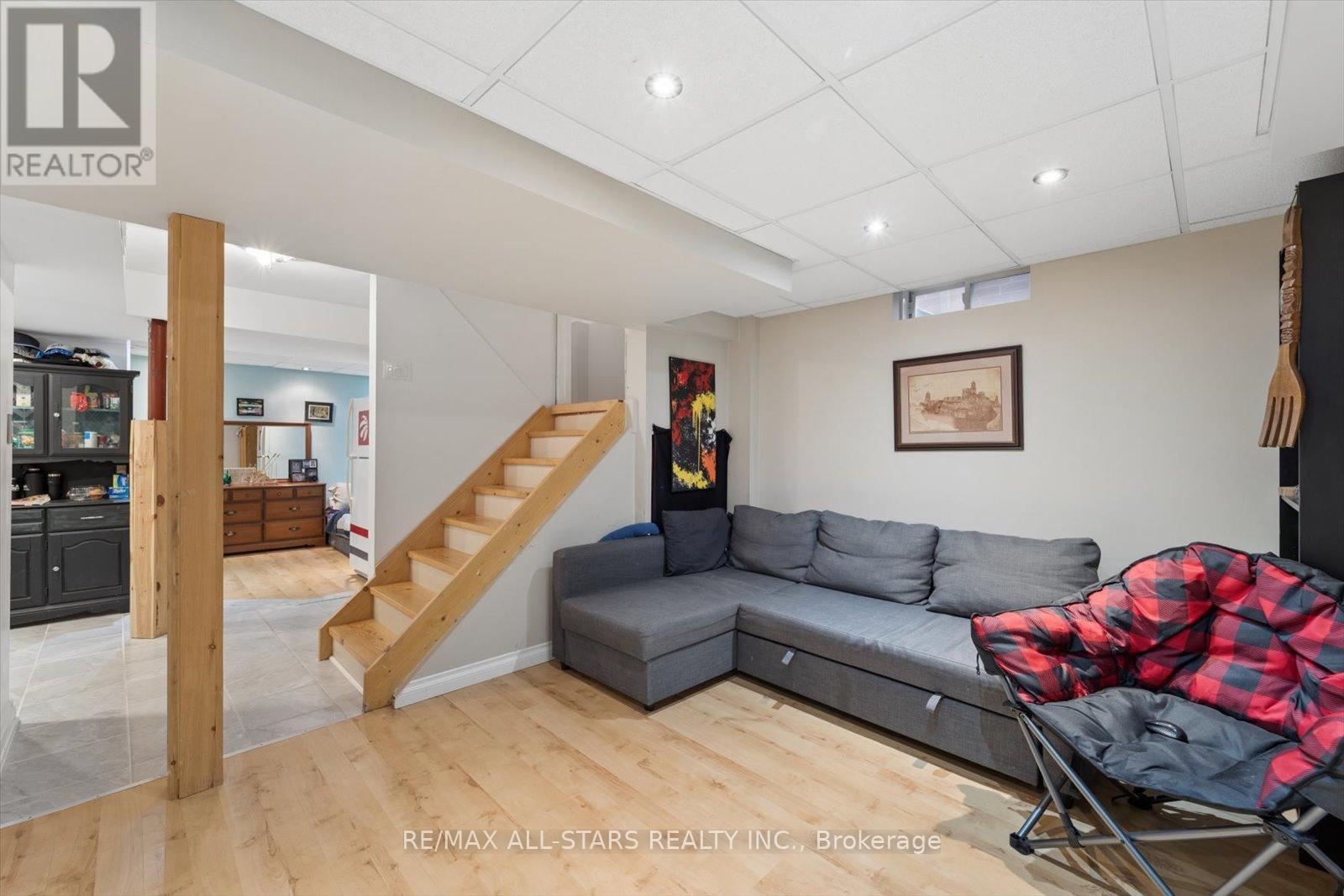 62 Reddenhurst Crescent, Georgina, Ontario  L4P 4G2 - Photo 26 - N12877386