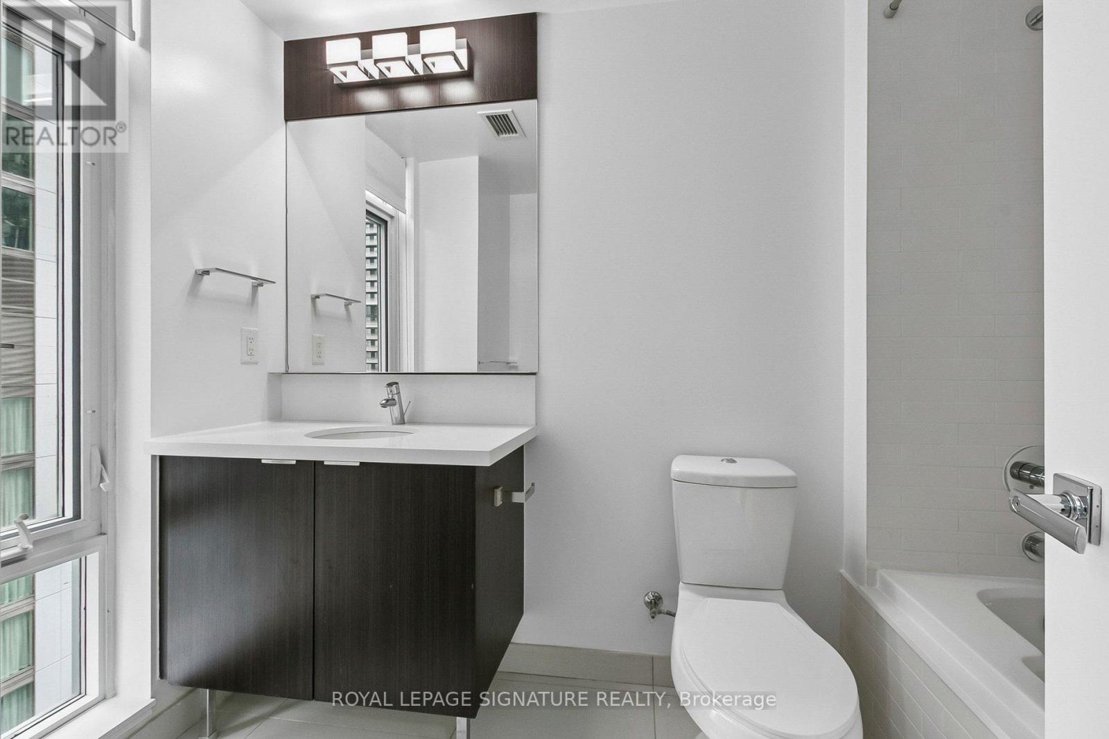 2202 - 21 Widmer Street, Toronto, Ontario  M5V 0B8 - Photo 15 - C13025632