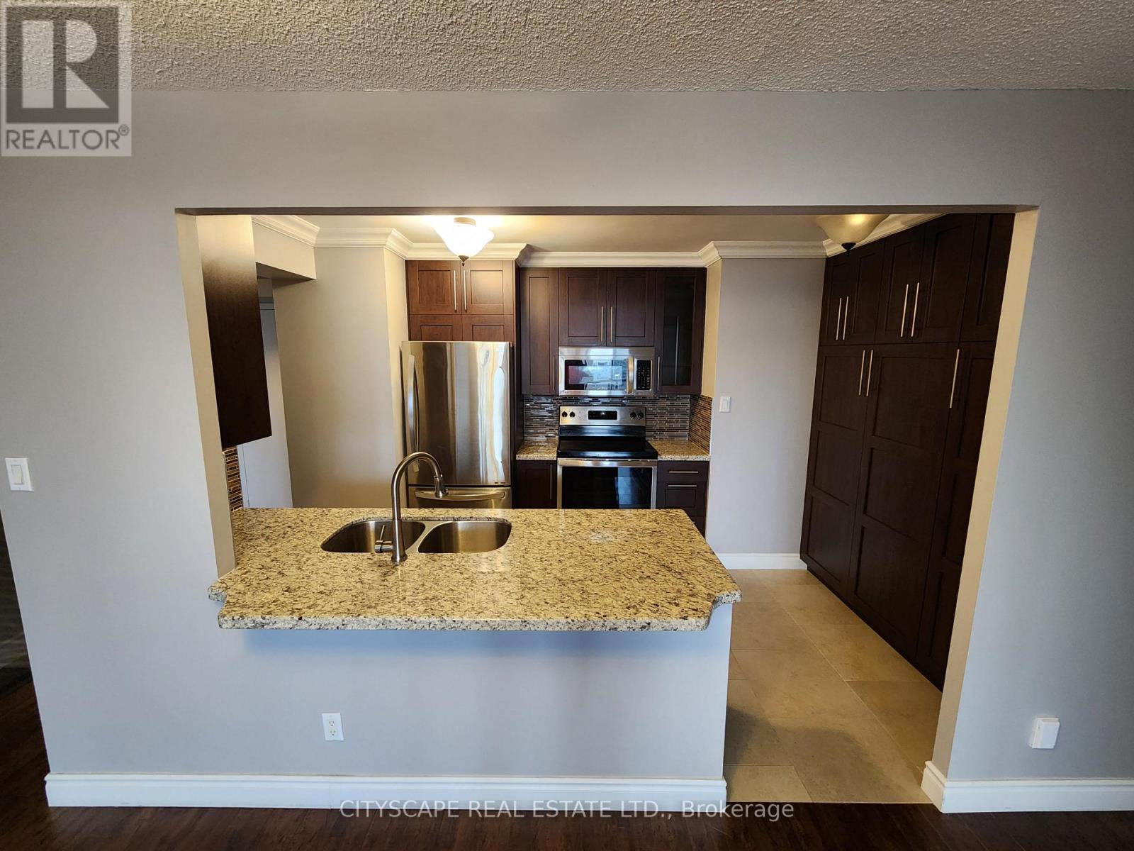 1815 - 633 Bay Street, Toronto, Ontario  M5G 2G4 - Photo 4 - C13025688