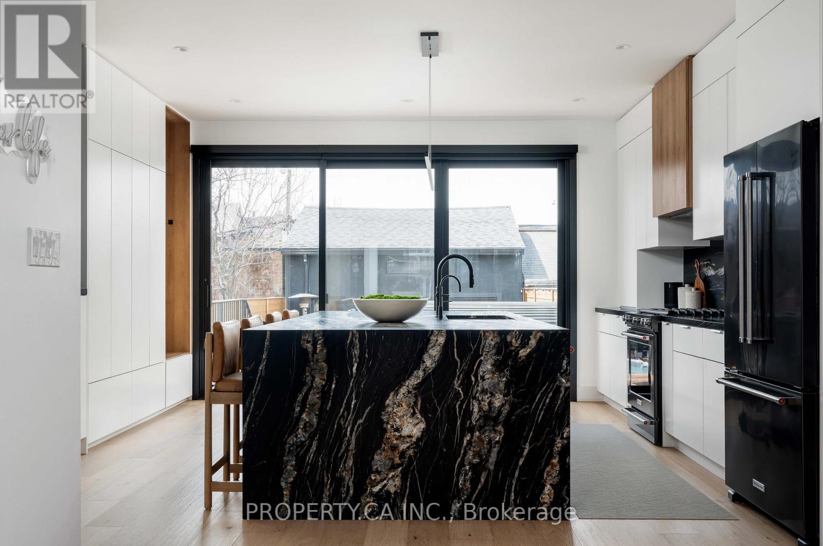 268 EUCLID AVENUE, Toronto, Ontario