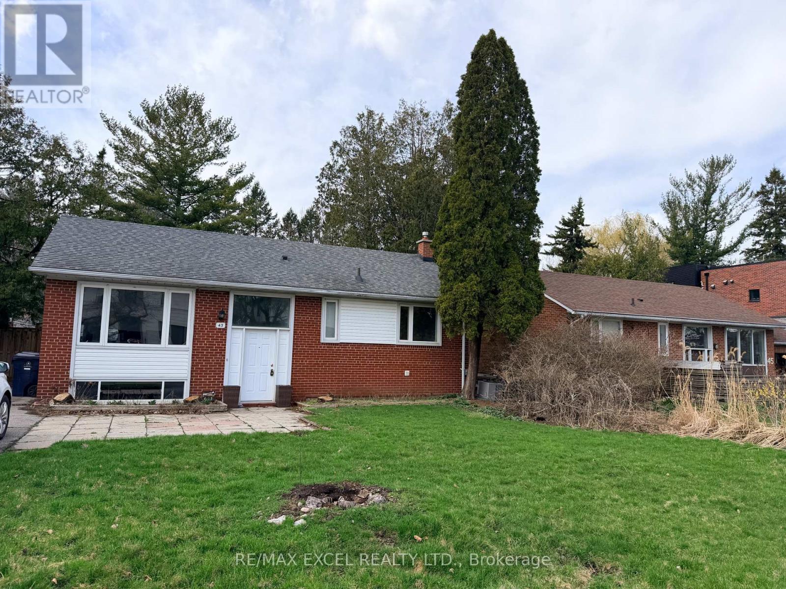 43 HEMFORD CRESCENT, Toronto, Ontario