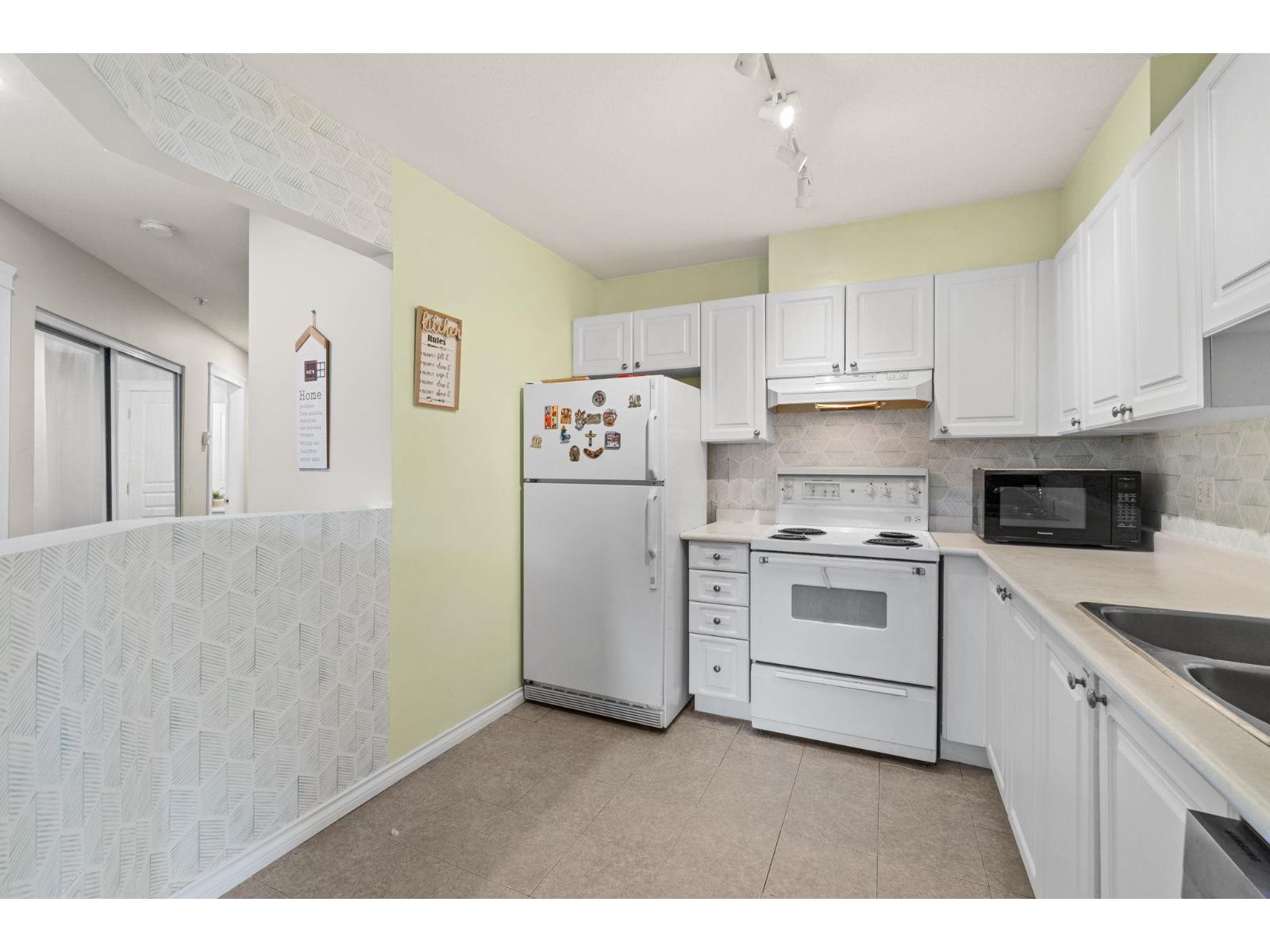 405 13955 Laurel Drive, Surrey, British Columbia  V3T 1A8 - Photo 12 - R3113770