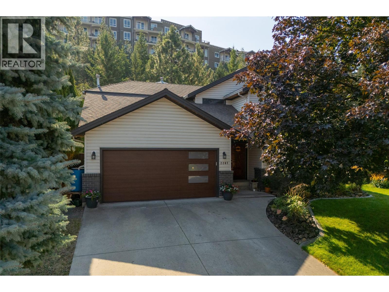 2207 Shannon Ridge Drive, West Kelowna, British Columbia  V4T 2L1 - Photo 39 - 10384276