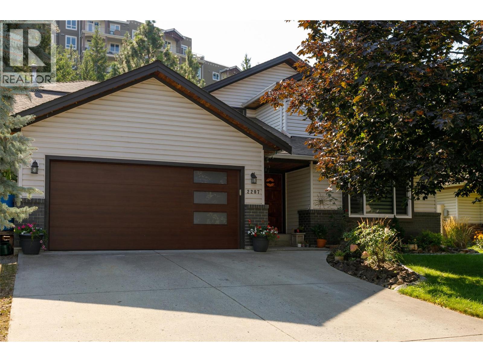 2207 Shannon Ridge Drive, West Kelowna, British Columbia  V4T 2L1 - Photo 3 - 10384276