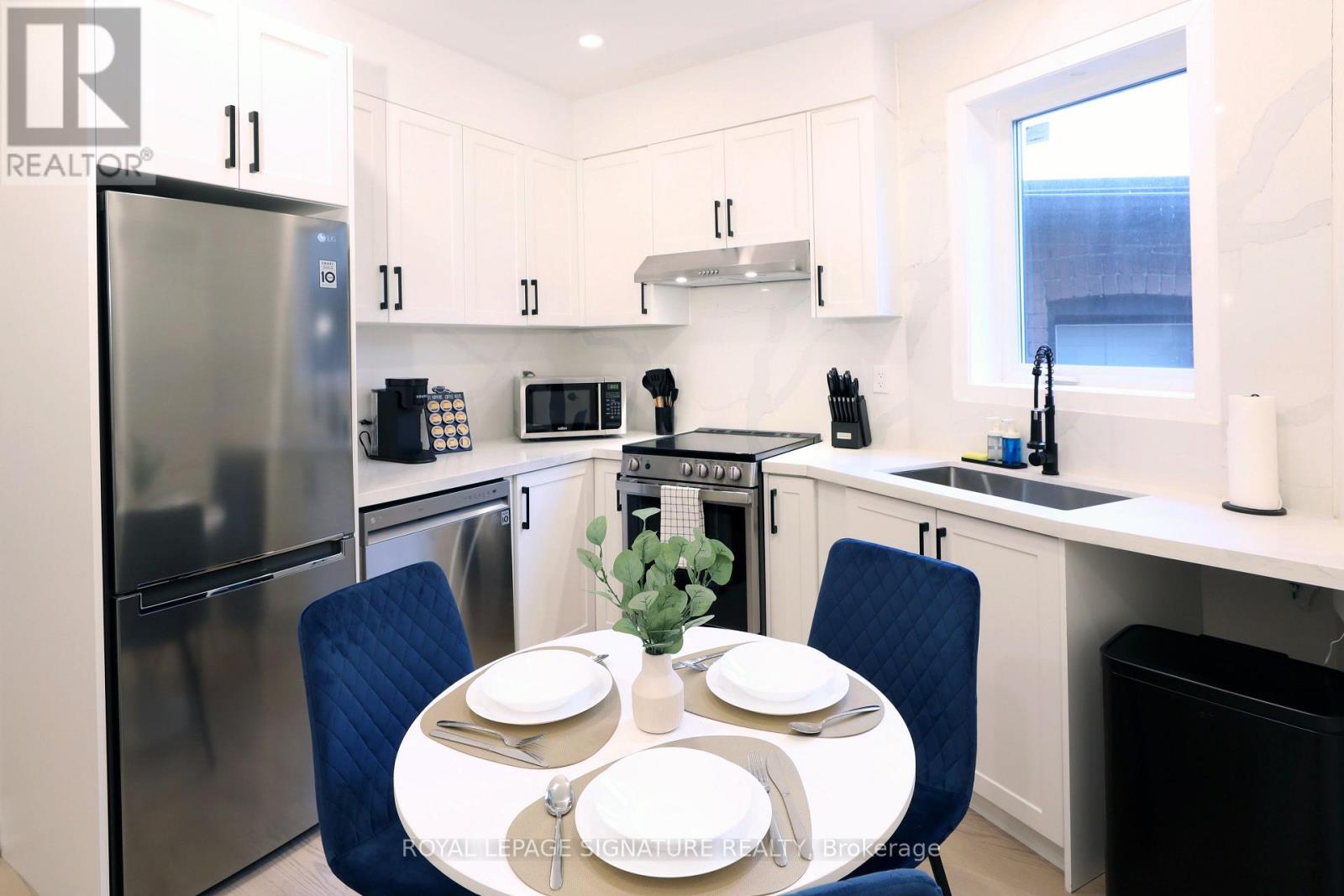 36 Tennis Crescent, Toronto, Ontario  M4K 1J3 - Photo 3 - E13025624