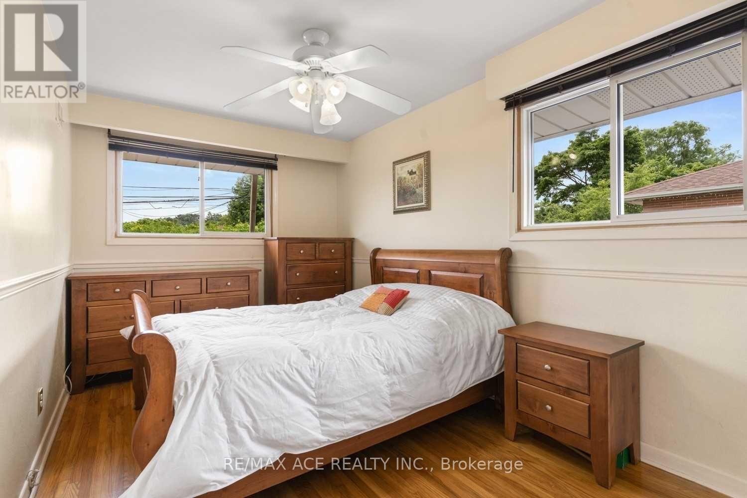 Main - 27 Oakridge Drive, Toronto, Ontario  M1M 2A5 - Photo 11 - E13025684