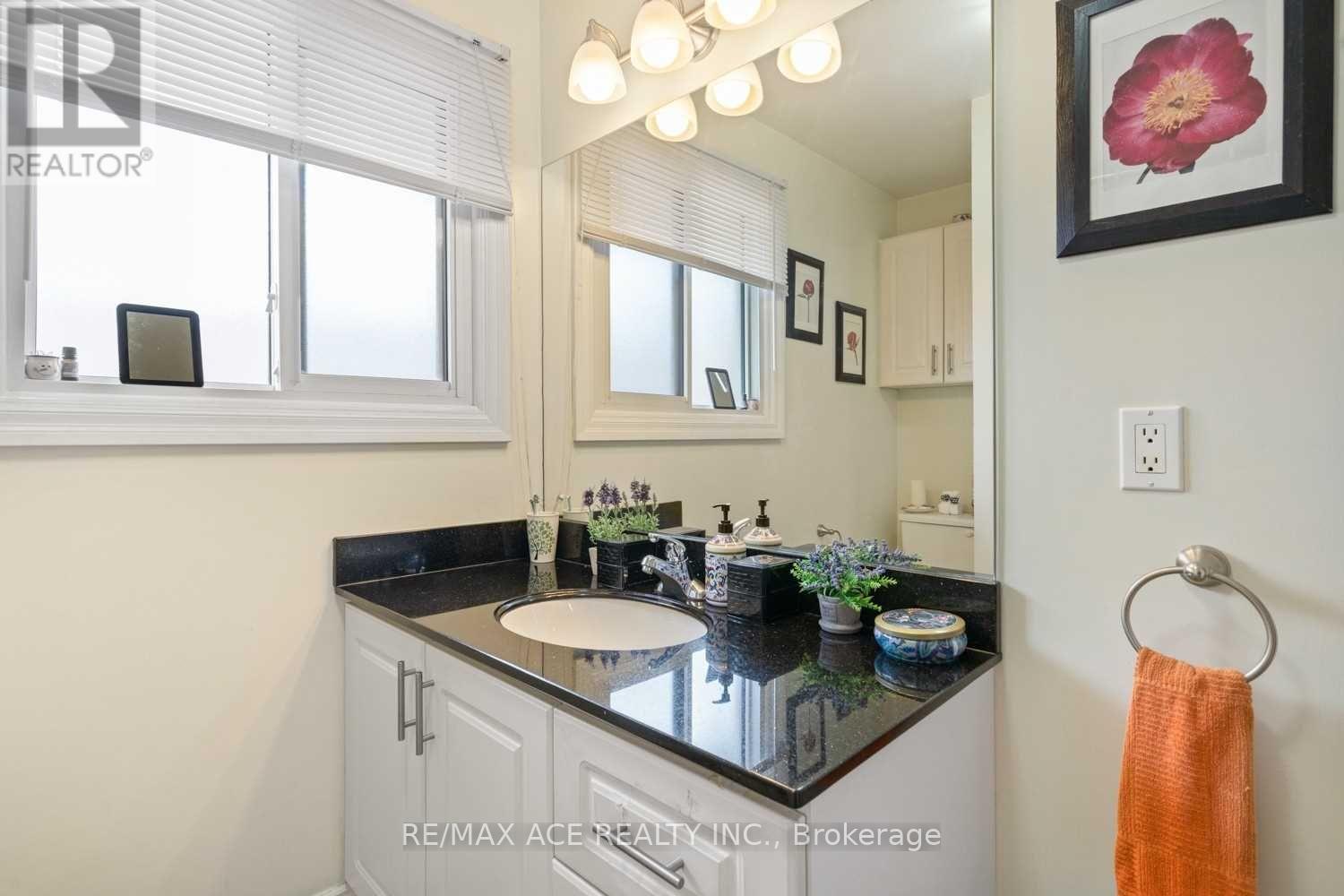 Main - 27 Oakridge Drive, Toronto, Ontario  M1M 2A5 - Photo 12 - E13025684