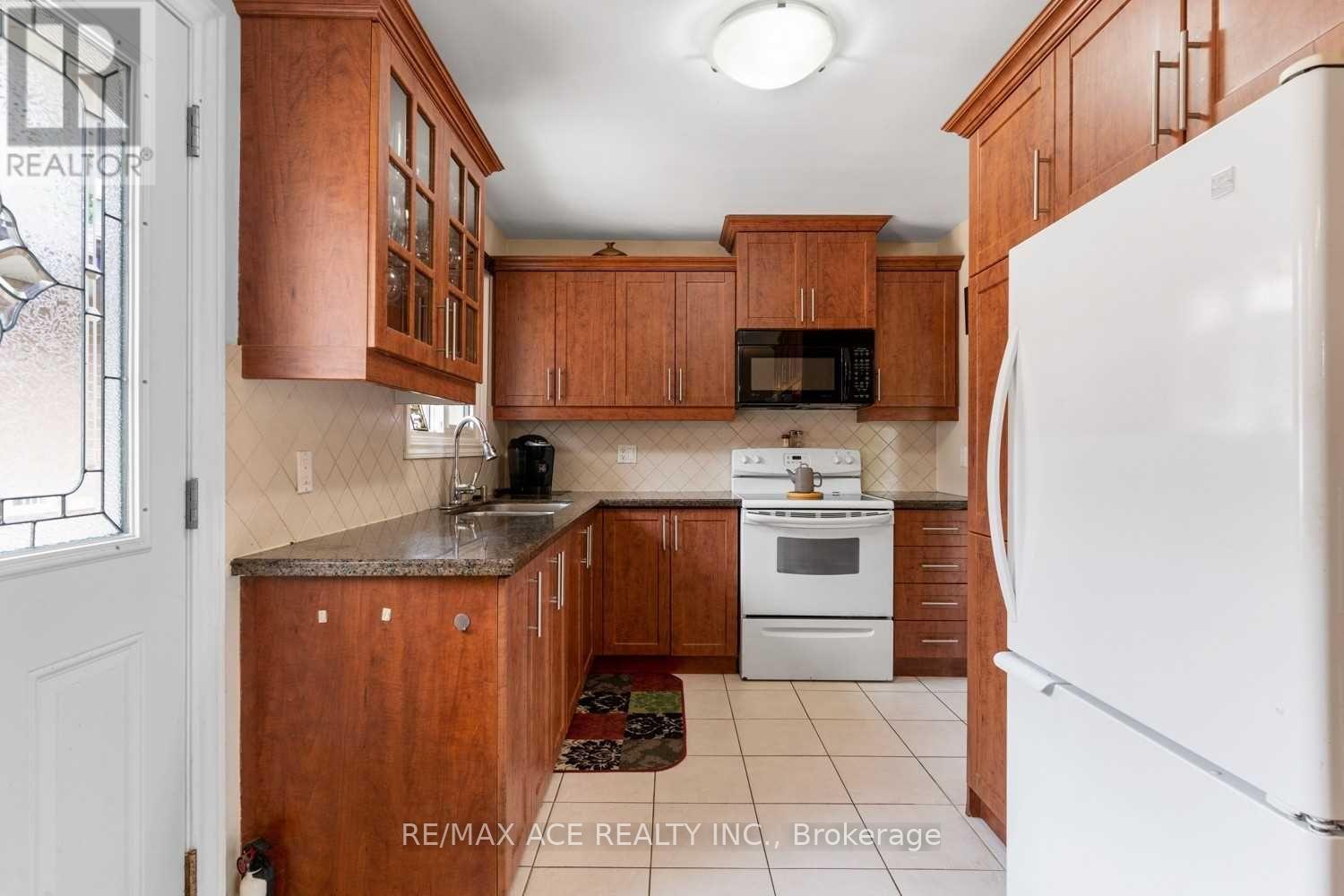 Main - 27 Oakridge Drive, Toronto, Ontario  M1M 2A5 - Photo 7 - E13025684