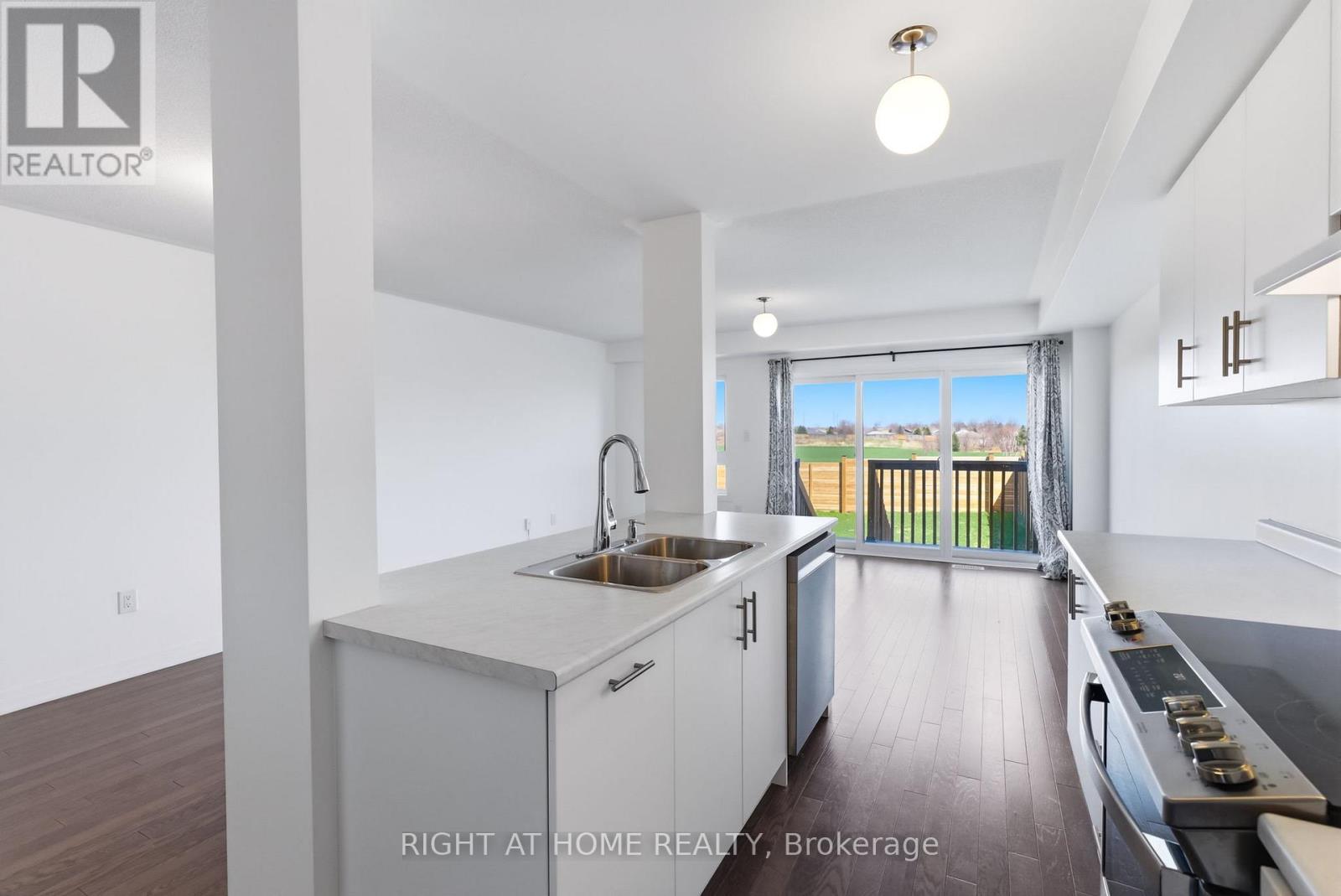 152 Sailors Landing, Clarington, Ontario  L1C 7G4 - Photo 11 - E13025728