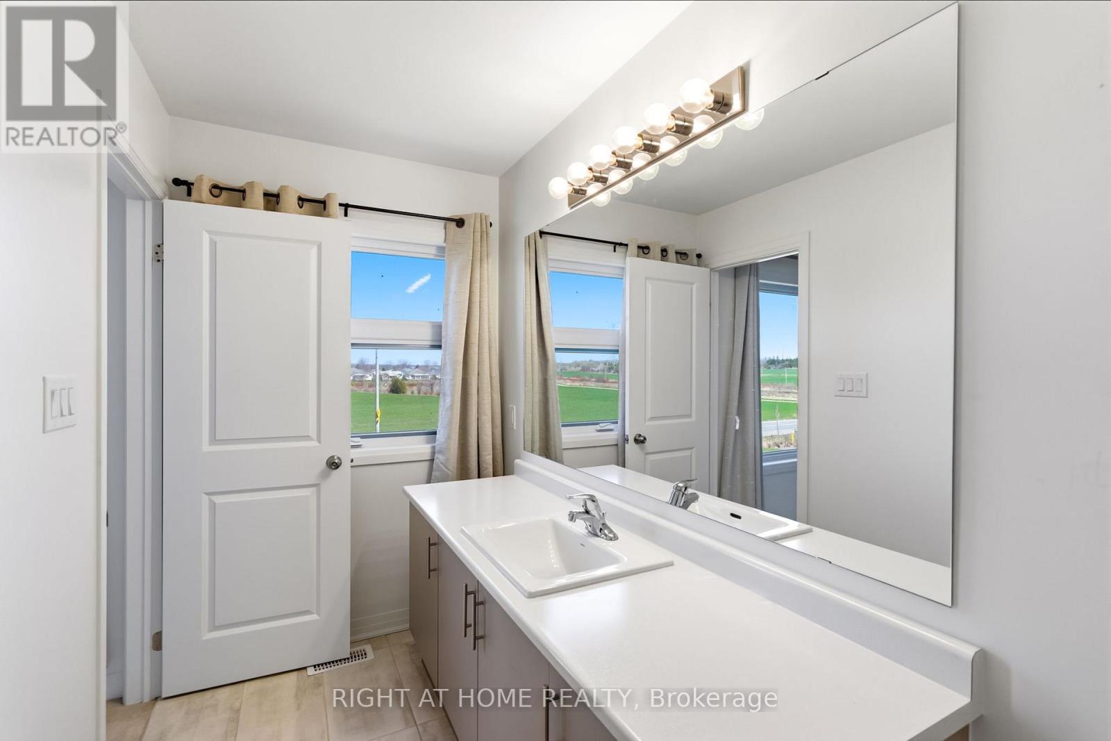 152 Sailors Landing, Clarington, Ontario  L1C 7G4 - Photo 35 - E13025728