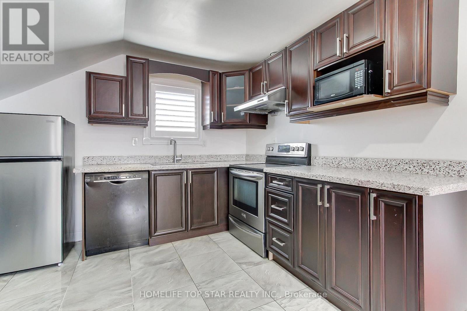 Upper - 17 Royal Street, Oshawa, Ontario  L1H 2T5 - Photo 11 - E13025742