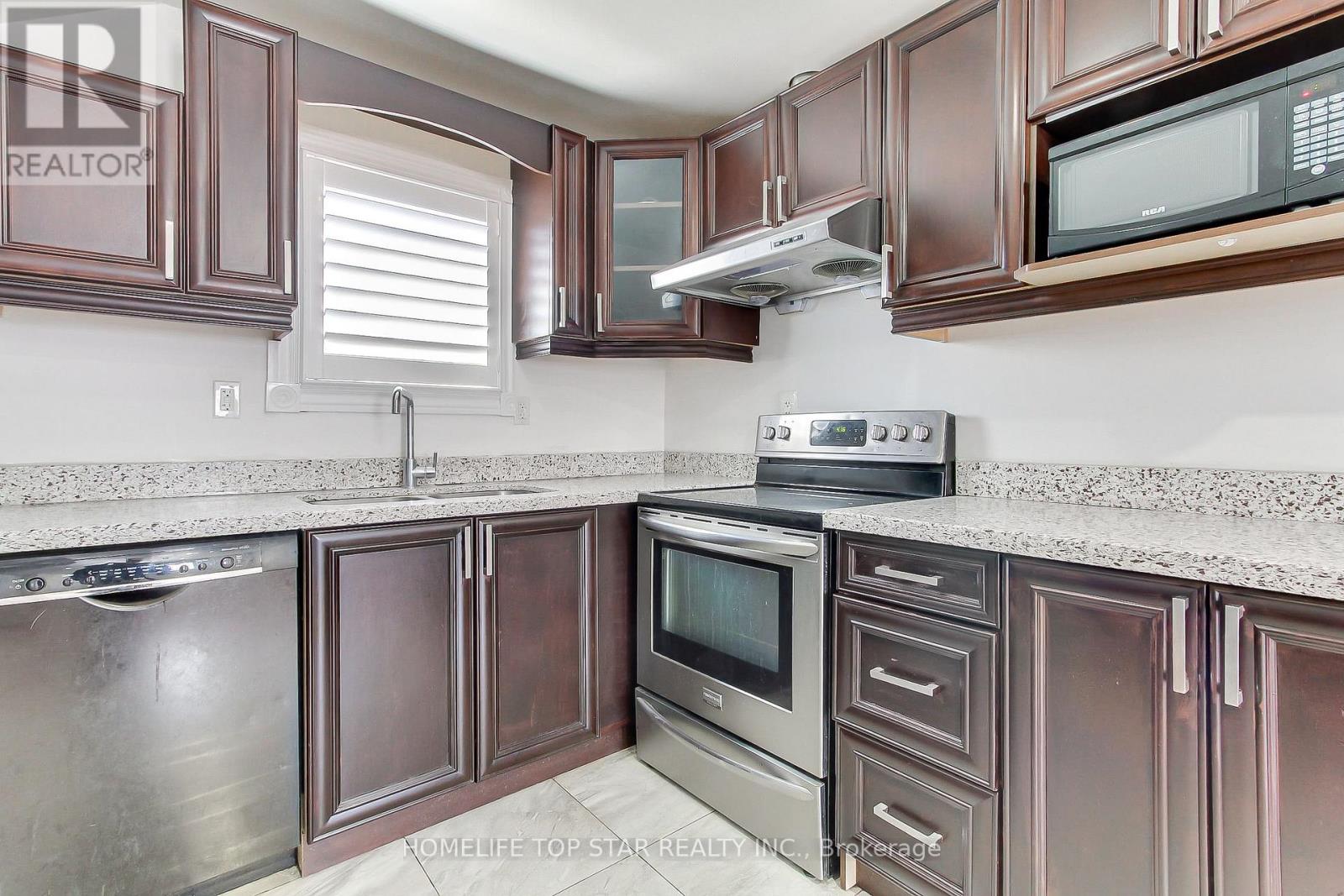 Upper - 17 Royal Street, Oshawa, Ontario  L1H 2T5 - Photo 13 - E13025742