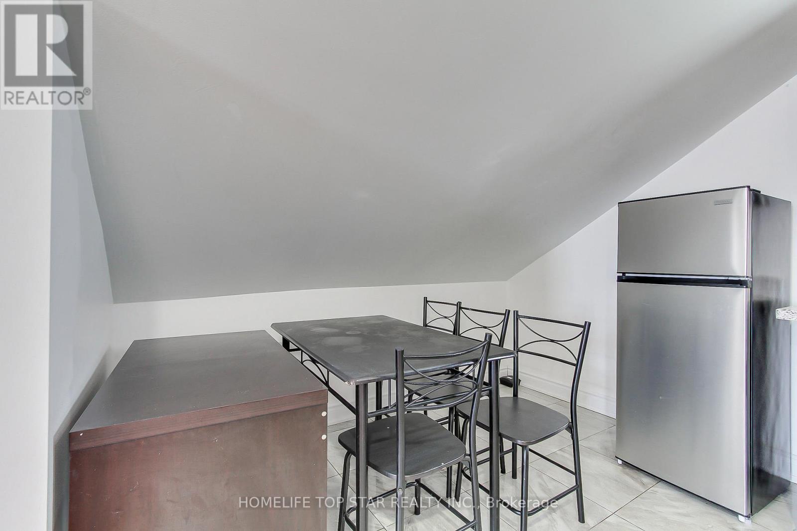 Upper - 17 Royal Street, Oshawa, Ontario  L1H 2T5 - Photo 14 - E13025742