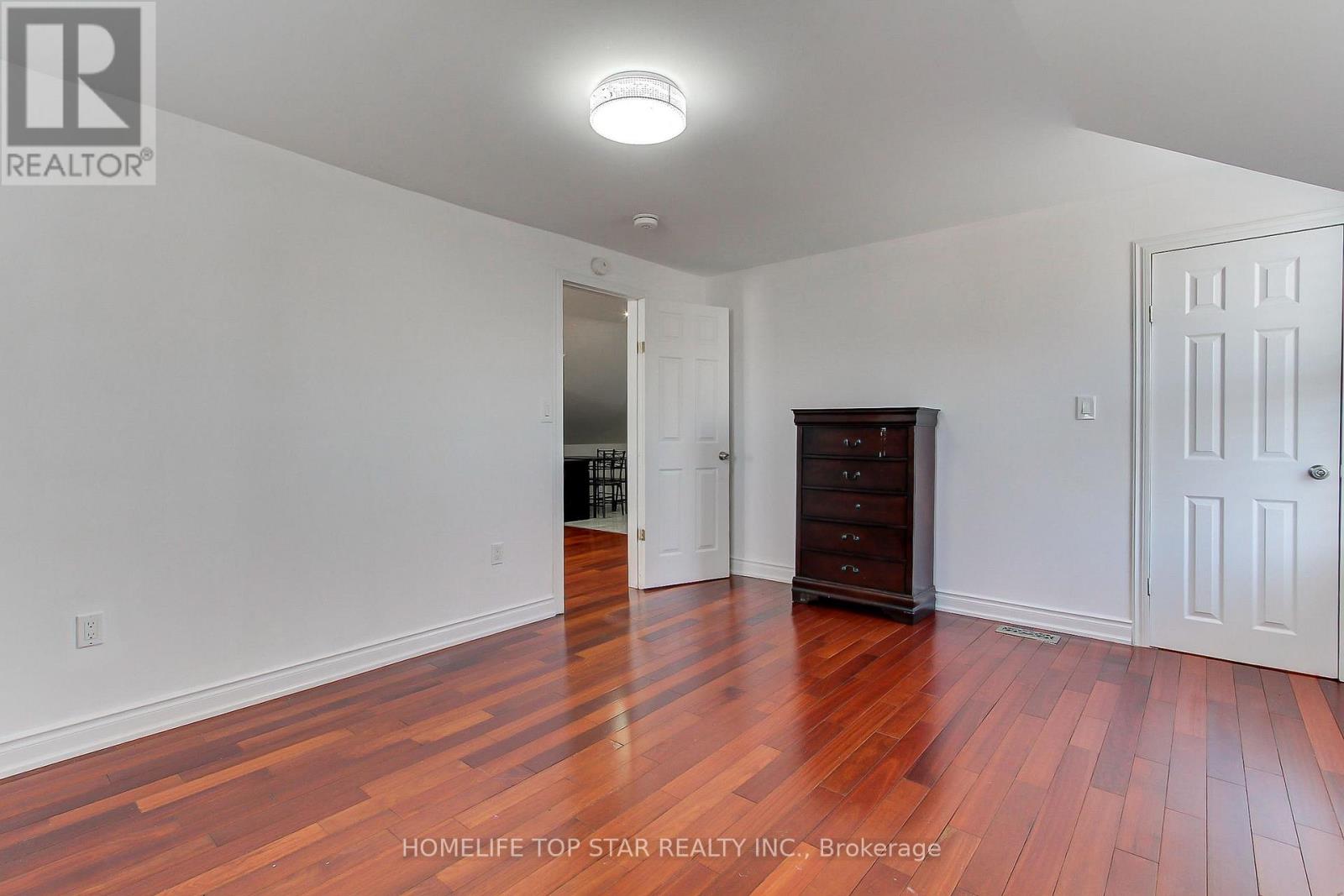 Upper - 17 Royal Street, Oshawa, Ontario  L1H 2T5 - Photo 16 - E13025742