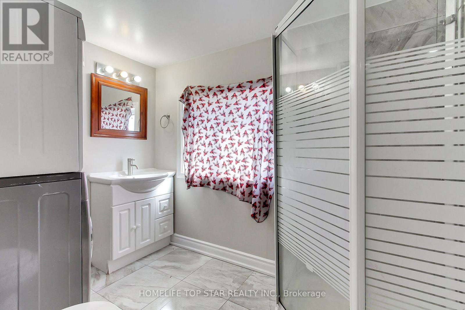 Upper - 17 Royal Street, Oshawa, Ontario  L1H 2T5 - Photo 18 - E13025742