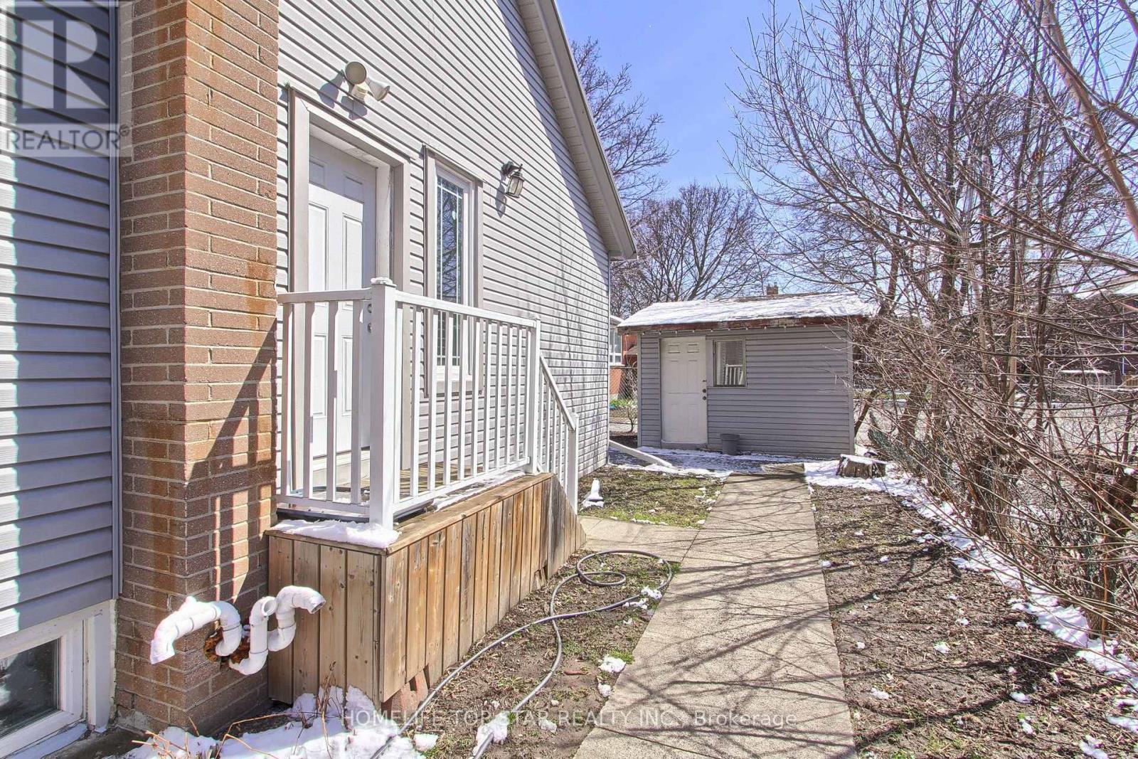 Upper - 17 Royal Street, Oshawa, Ontario  L1H 2T5 - Photo 25 - E13025742