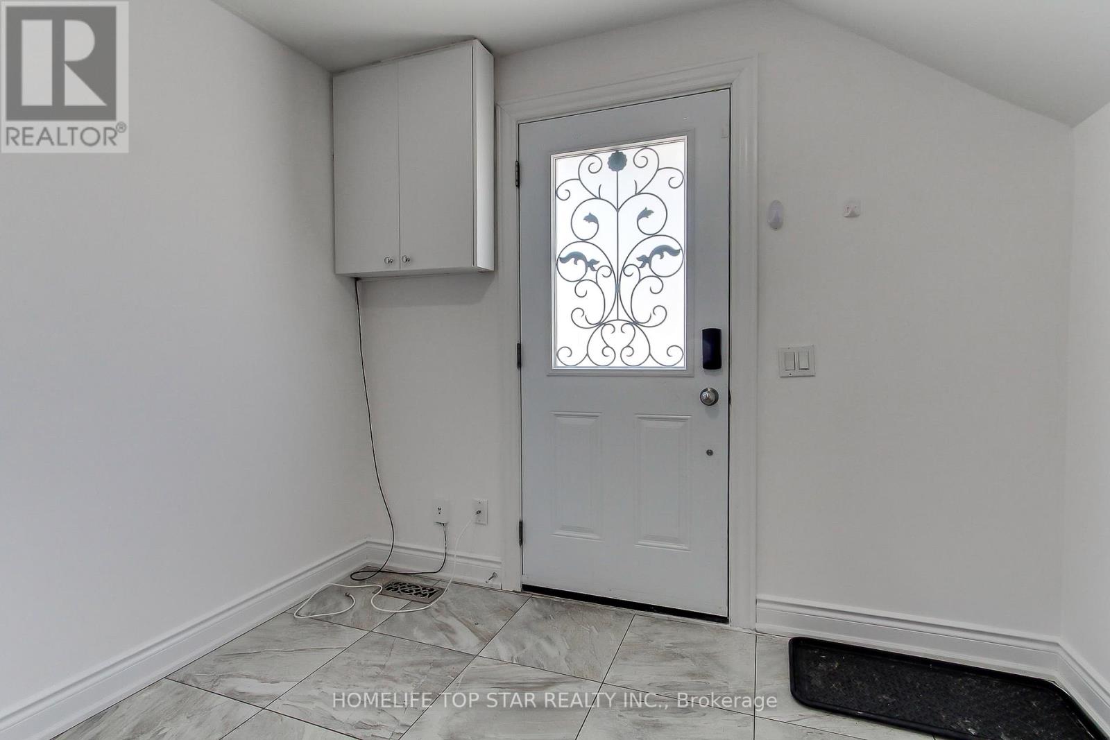 Upper - 17 Royal Street, Oshawa, Ontario  L1H 2T5 - Photo 7 - E13025742