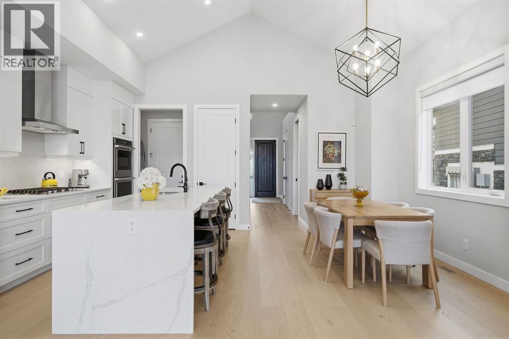 408 Crestridge Common SW, Calgary, Alberta  T3B 6J5 - Photo 5 - A2302734