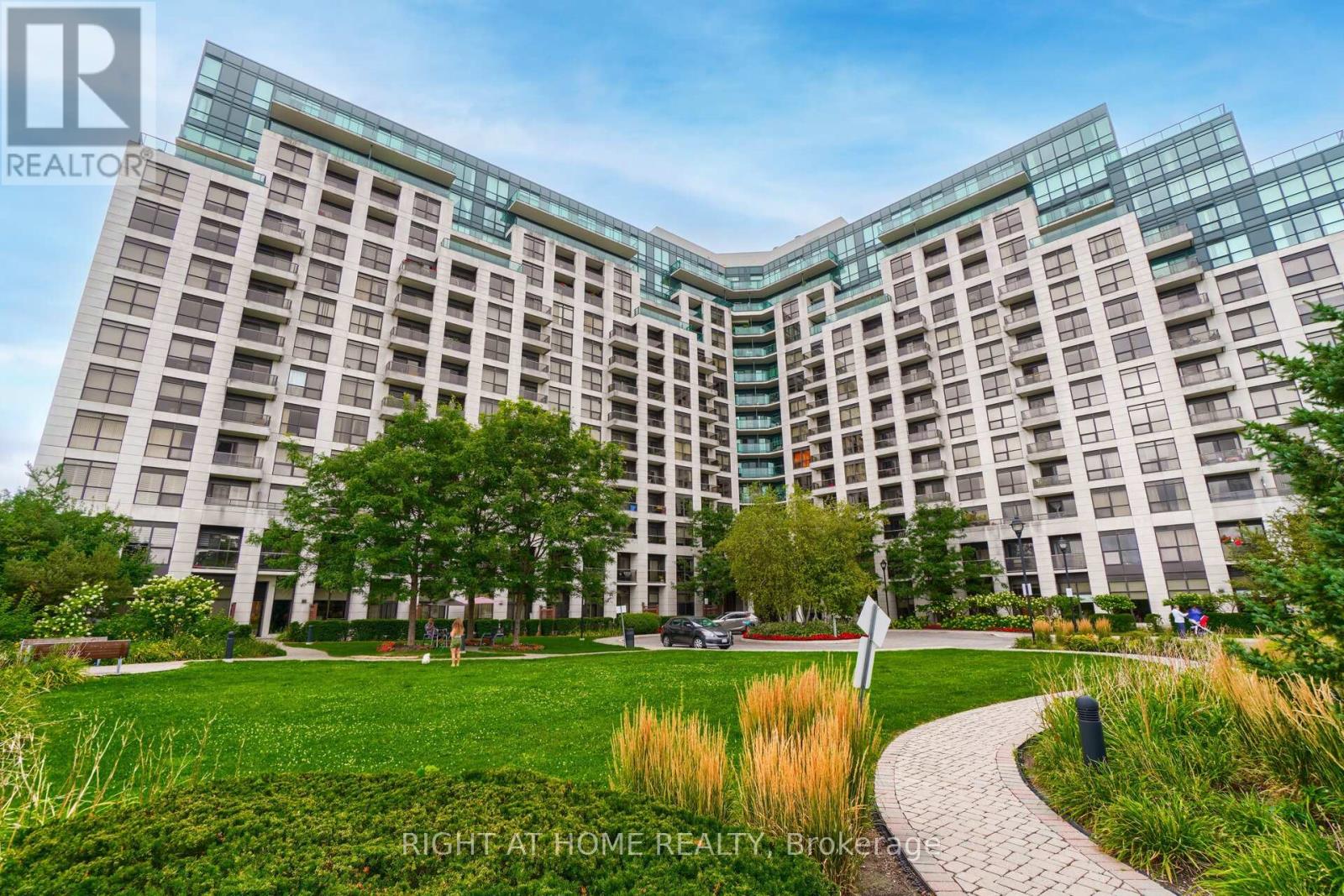 211 - 18 Harding Boulevard, Richmond Hill, Ontario  L4C 0T3 - Photo 2 - N13025664