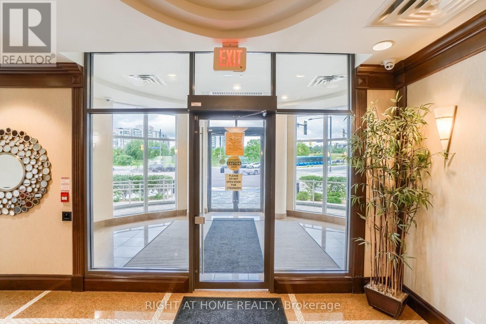 211 - 18 Harding Boulevard, Richmond Hill, Ontario  L4C 0T3 - Photo 5 - N13025664