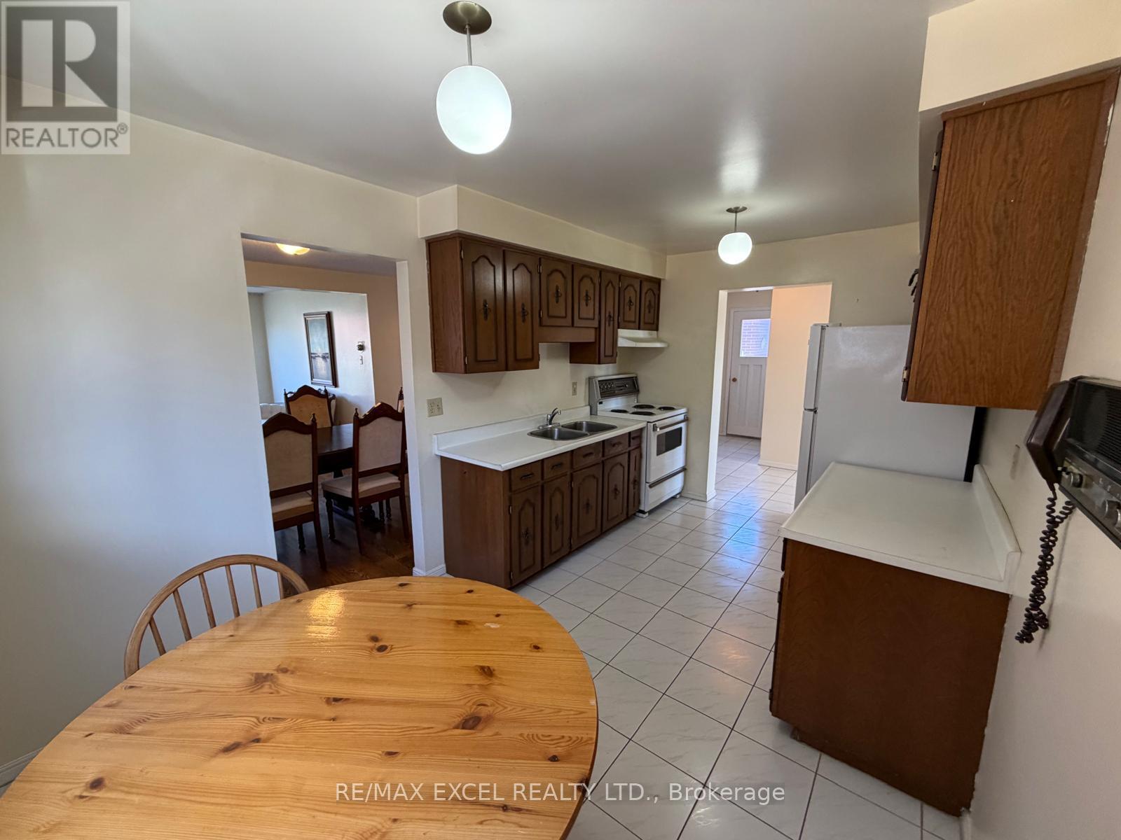 94 Pepperell Crescent, Markham, Ontario  L3R 3G8 - Photo 3 - N13025782