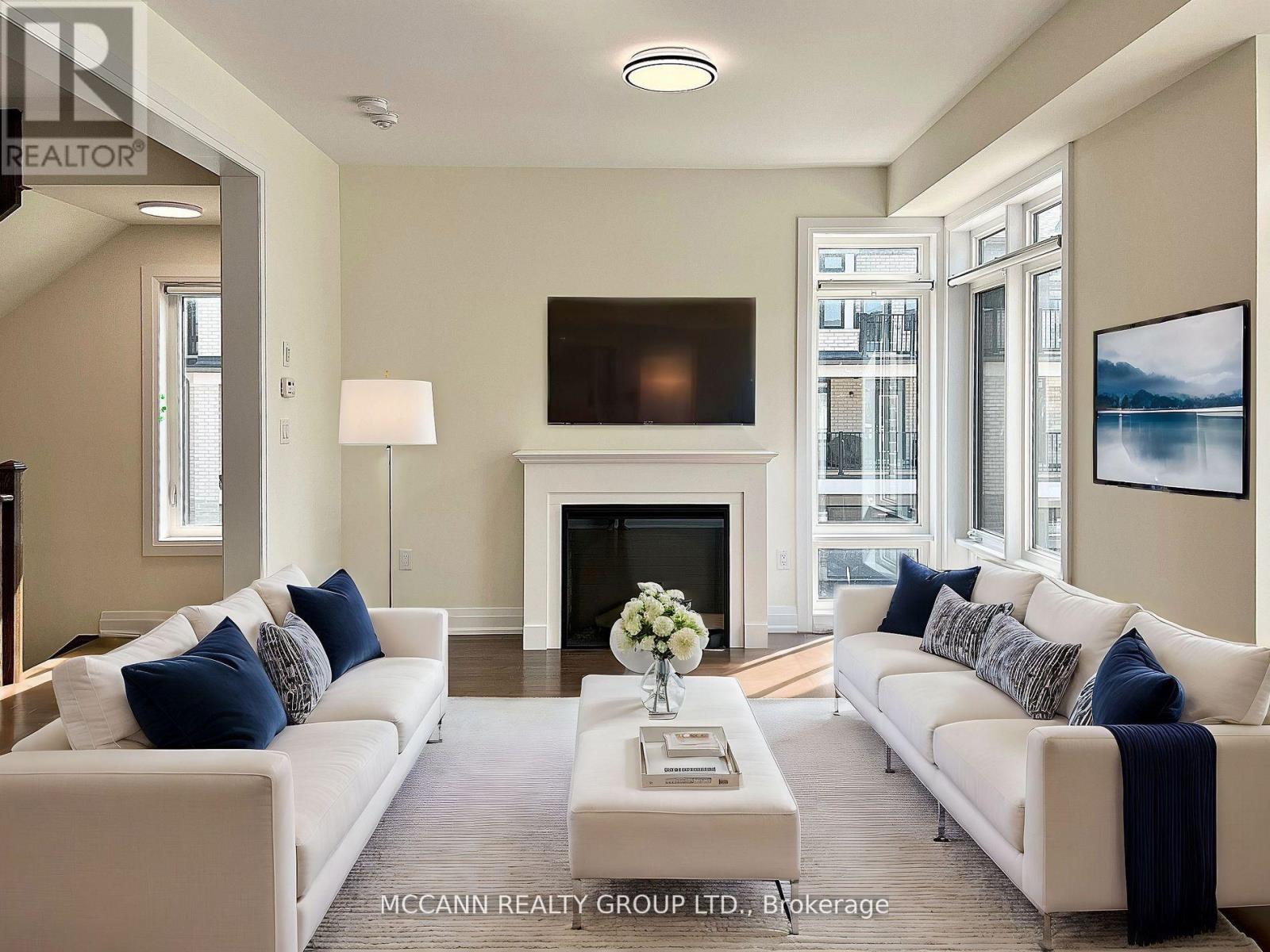 7 Gunton Street, Aurora, Ontario  L4G 4A9 - Photo 2 - N13025814