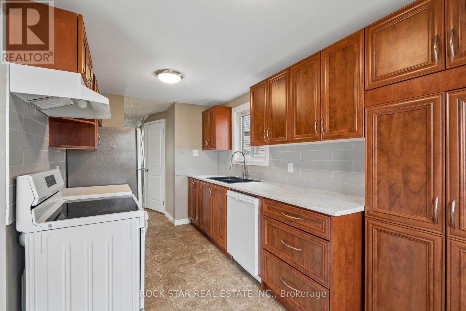 62 Corbett Drive, Barrie (Grove East), Ontario  L4M 5V2 - Photo 11 - S13025828