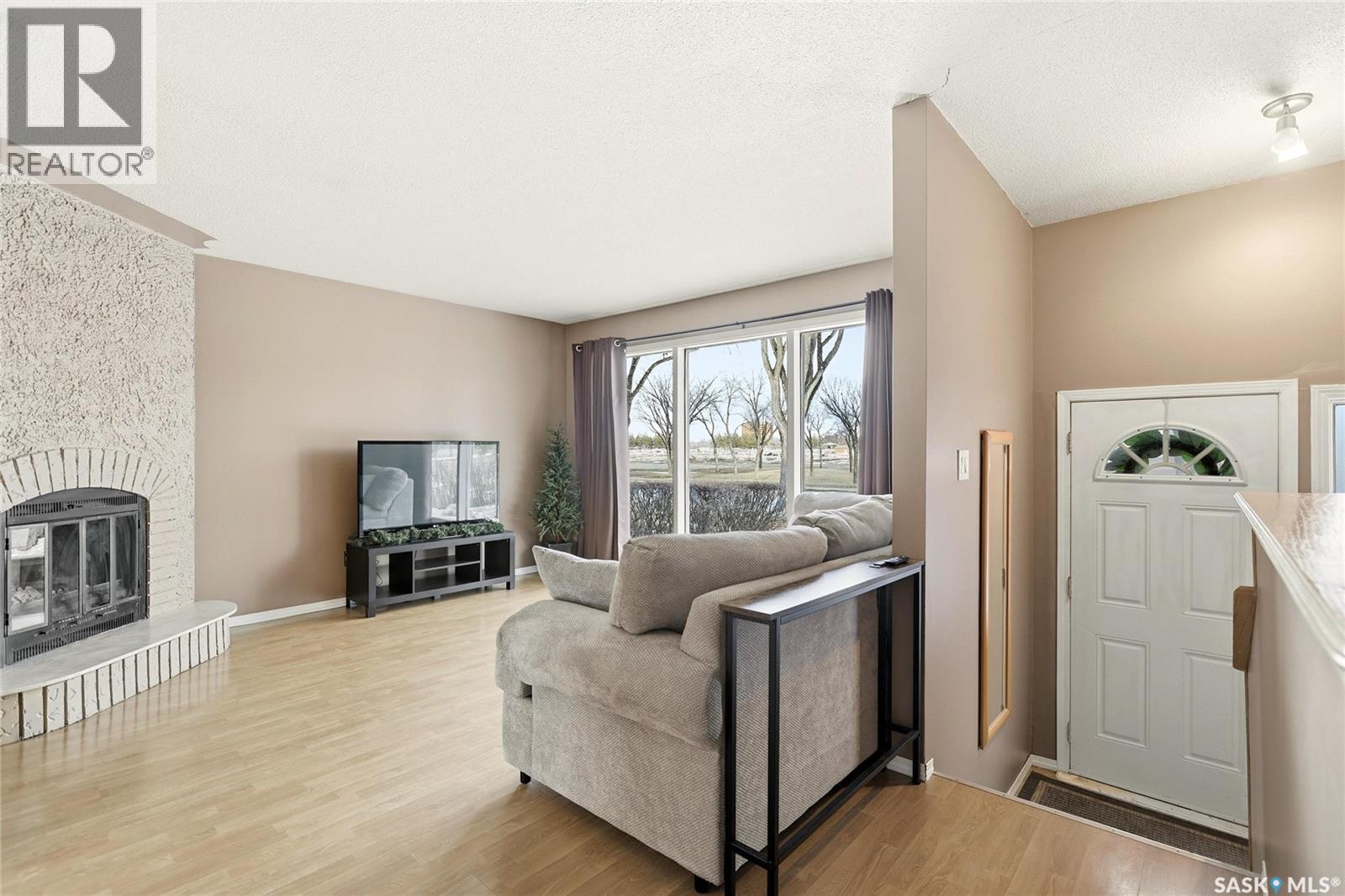 3312 Grant Road, Regina, Saskatchewan  S4S 5H5 - Photo 4 - SK033537