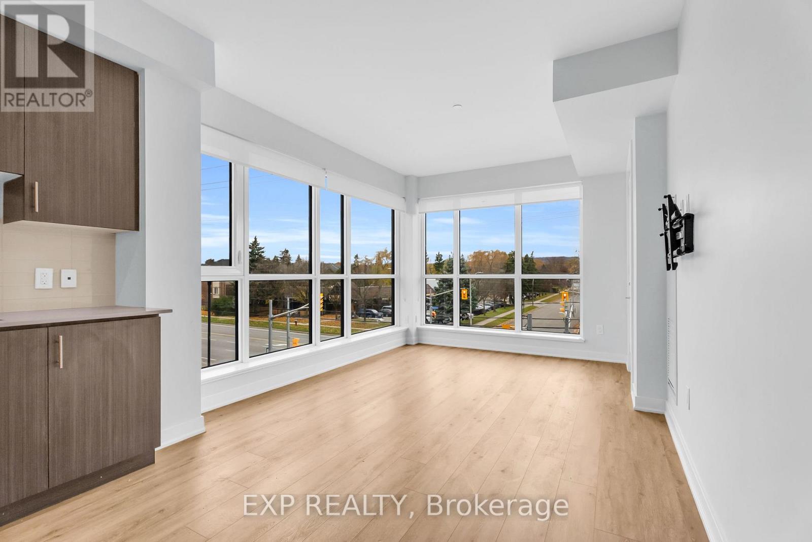 302 - 340 Plains Road E, Burlington, Ontario  L7T 0C2 - Photo 10 - W13025636