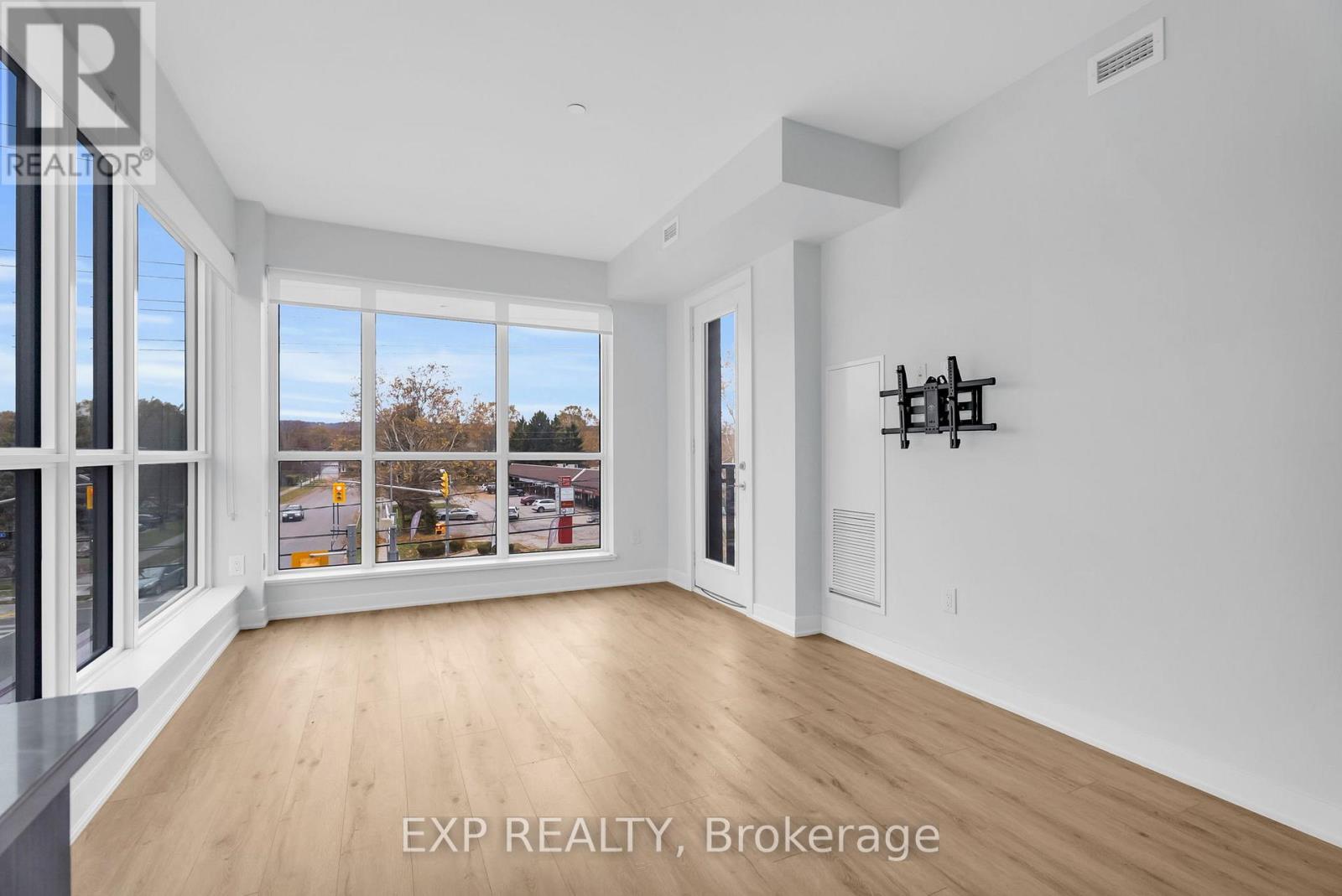 302 - 340 Plains Road E, Burlington, Ontario  L7T 0C2 - Photo 11 - W13025636