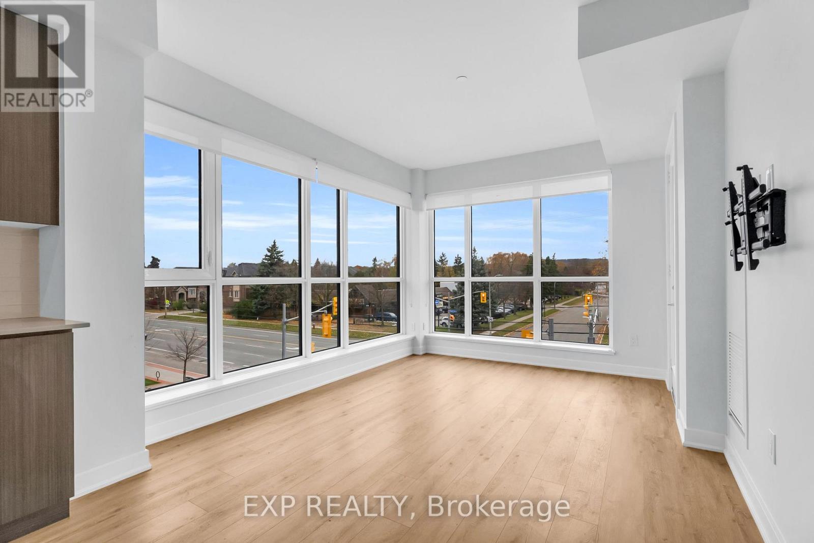 302 - 340 Plains Road E, Burlington, Ontario  L7T 0C2 - Photo 13 - W13025636