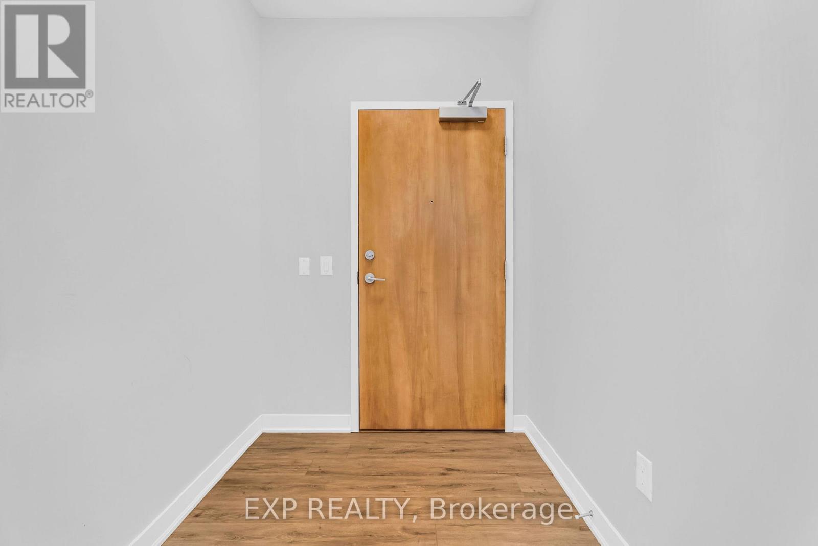 302 - 340 Plains Road E, Burlington, Ontario  L7T 0C2 - Photo 3 - W13025636