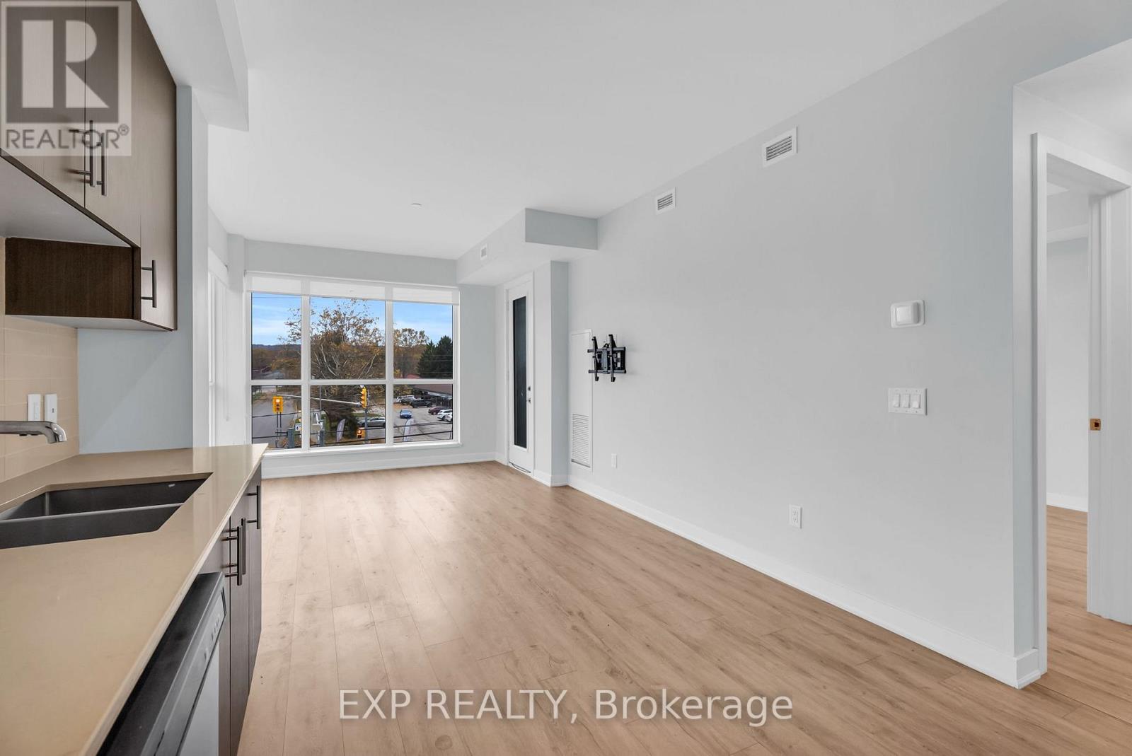 302 - 340 Plains Road E, Burlington, Ontario  L7T 0C2 - Photo 7 - W13025636