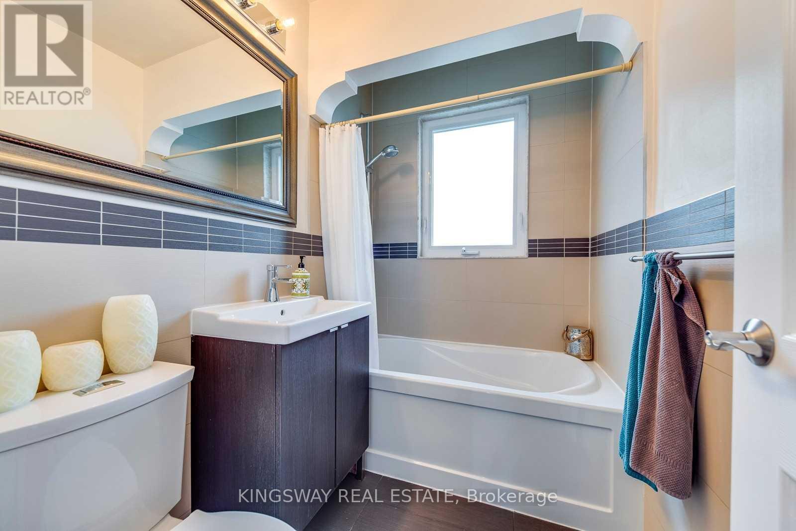 Main - 408 Lanor Avenue, Toronto, Ontario  M8W 2R6 - Photo 16 - W13025750