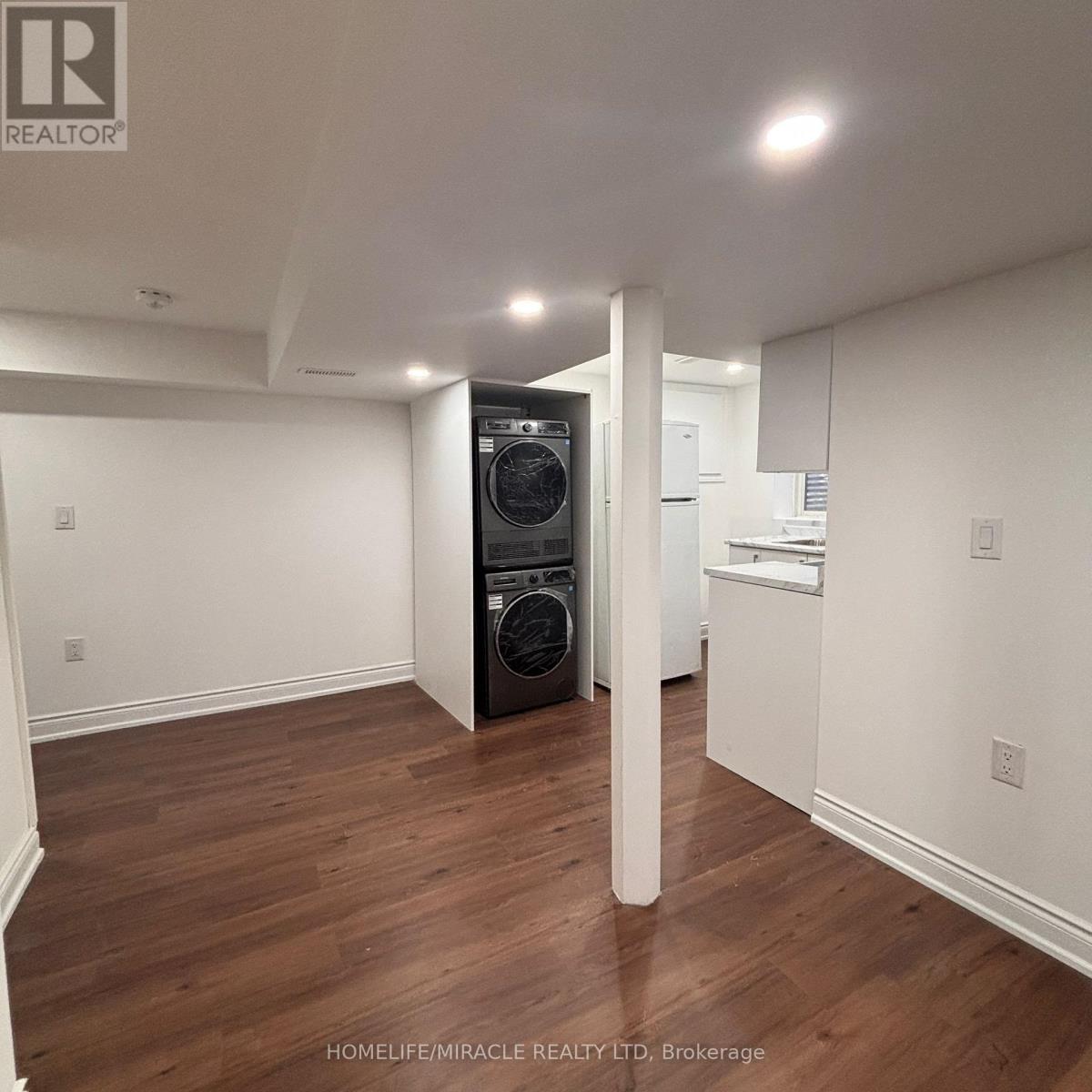 Bsmt - 12 Holmstead Court, Brampton, Ontario  L6S 1R9 - Photo 11 - W13025788