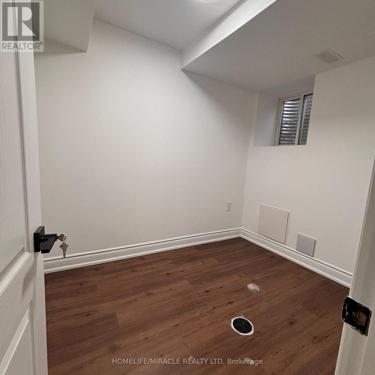 Bsmt - 12 Holmstead Court, Brampton, Ontario  L6S 1R9 - Photo 6 - W13025788