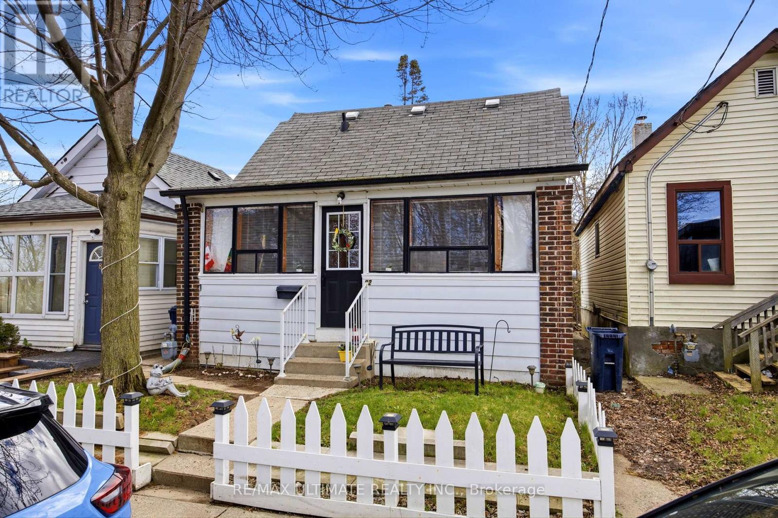 82 BEECHWOOD AVENUE, Toronto, Ontario